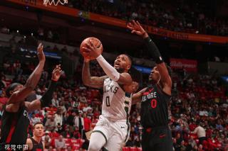 她的成绩已 她的成绩已